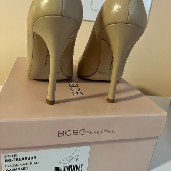 Neutral beige stilettos! - Picture 5 of 7